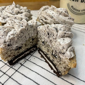 Cookies & Cream Cupcakes (12)