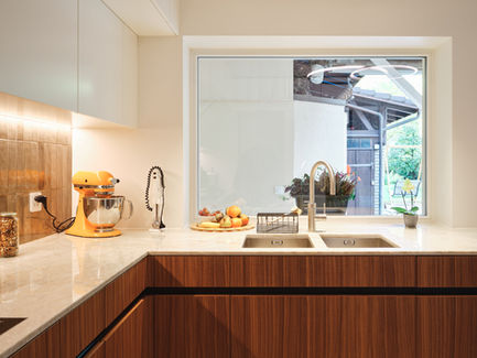 Möbel auf Mass, Küche, Naturstein, Keramik, Schreinerarbeit, Innenarchitektur, Nussbaum, Kitchenaid, Cooker