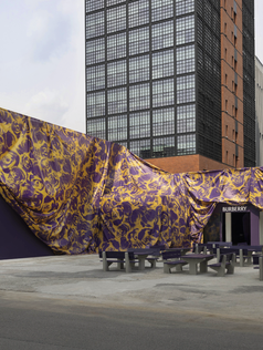 Burberry Street: compartilhando as raízes britânicas da marca com o mundo