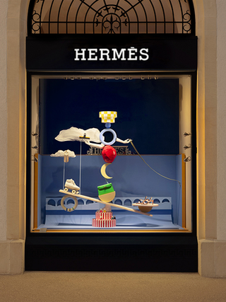 A arte de encantar: vitrines estratégicas que transformam curiosidade em venda