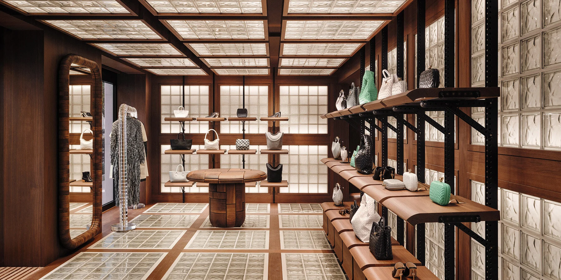 BOTTEGA-VENETA-BLAZY-PARIS