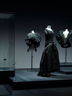 Balenciaga in Black: a exposição em tributo ao famoso artista