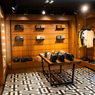 Pop-up da Sain Laurent no Shopping Iguatemi Ribeirão Preto