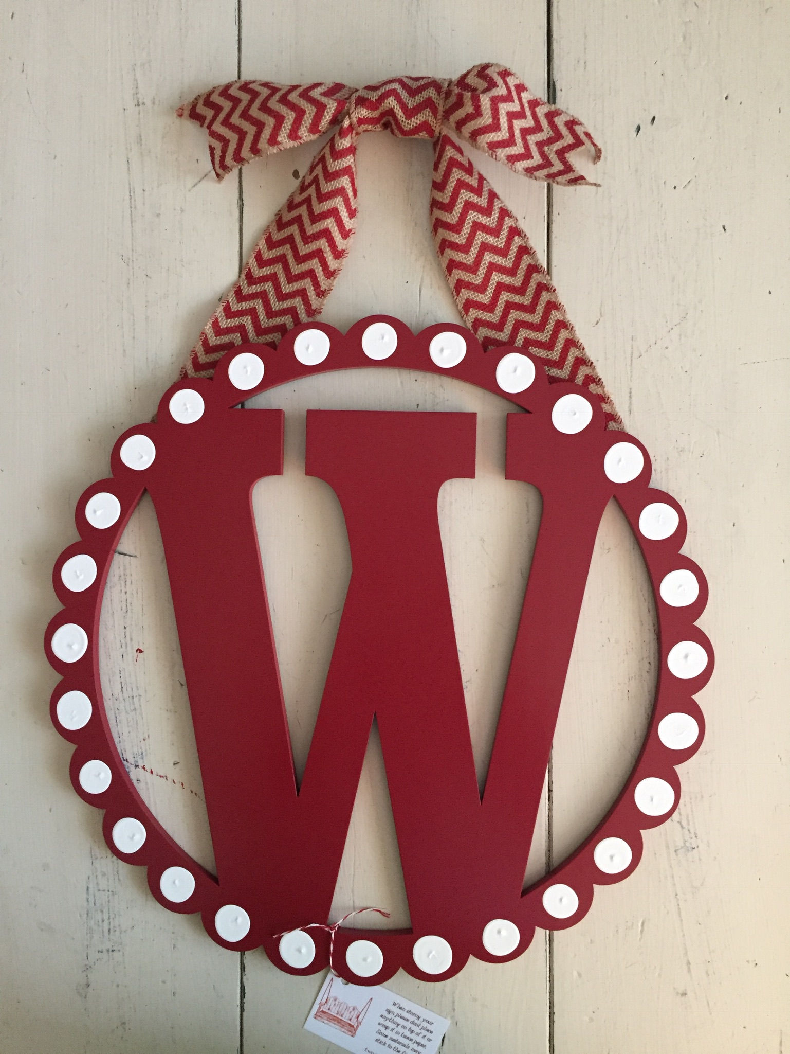 Scalloped Circle Initial