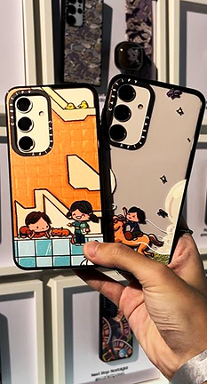 phonesinhand.png