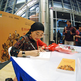 Peluncuran “Kerumunan Terakhir” Okky Madasari di ALF 2016