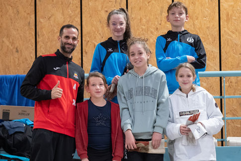 Nos  jeunes escrimeurs avec le champion Olympique Erwann Le Pechoux.jpg