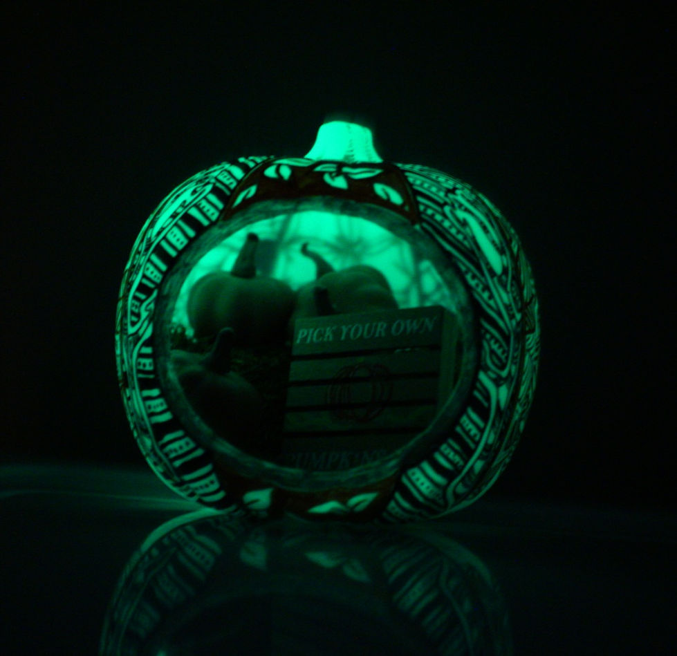 Hand Painted Pumpkin Scene (Glow)