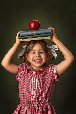 dziewczynka w czerwonej sukience, sesja przedszkolna szczecin