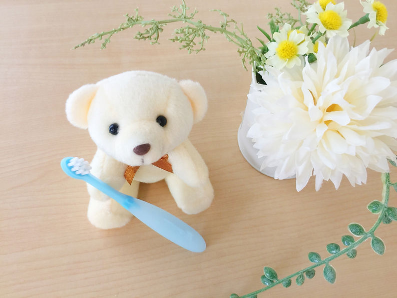 熊のぬいぐるみと歯ブラシ