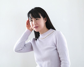 聞こえにくい女性