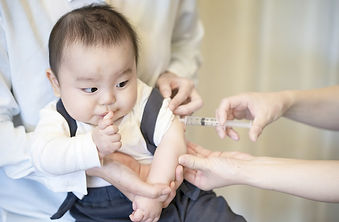 予防接種を受ける赤ちゃん