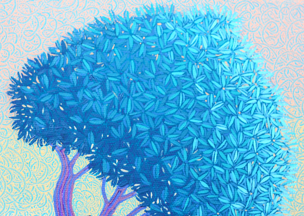 Miniature : Détail de Seule la mer – peinture de paysage stylisé : cime d’arbre bleu dense sur fond de ciel pastel.