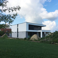 woning modern Neeroeteren lommel glas wit pleisterwerk design bandraam 3D architectuur volumes