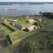 Fort_mifflin_from_airplane_arriving_at_PHL.jpg