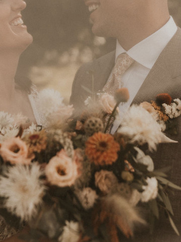 Bridal bouquet and groom boutonniere