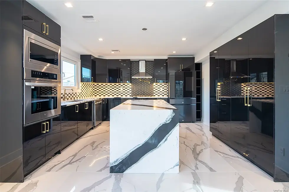 High end Kitchen Design with top notch Appliances