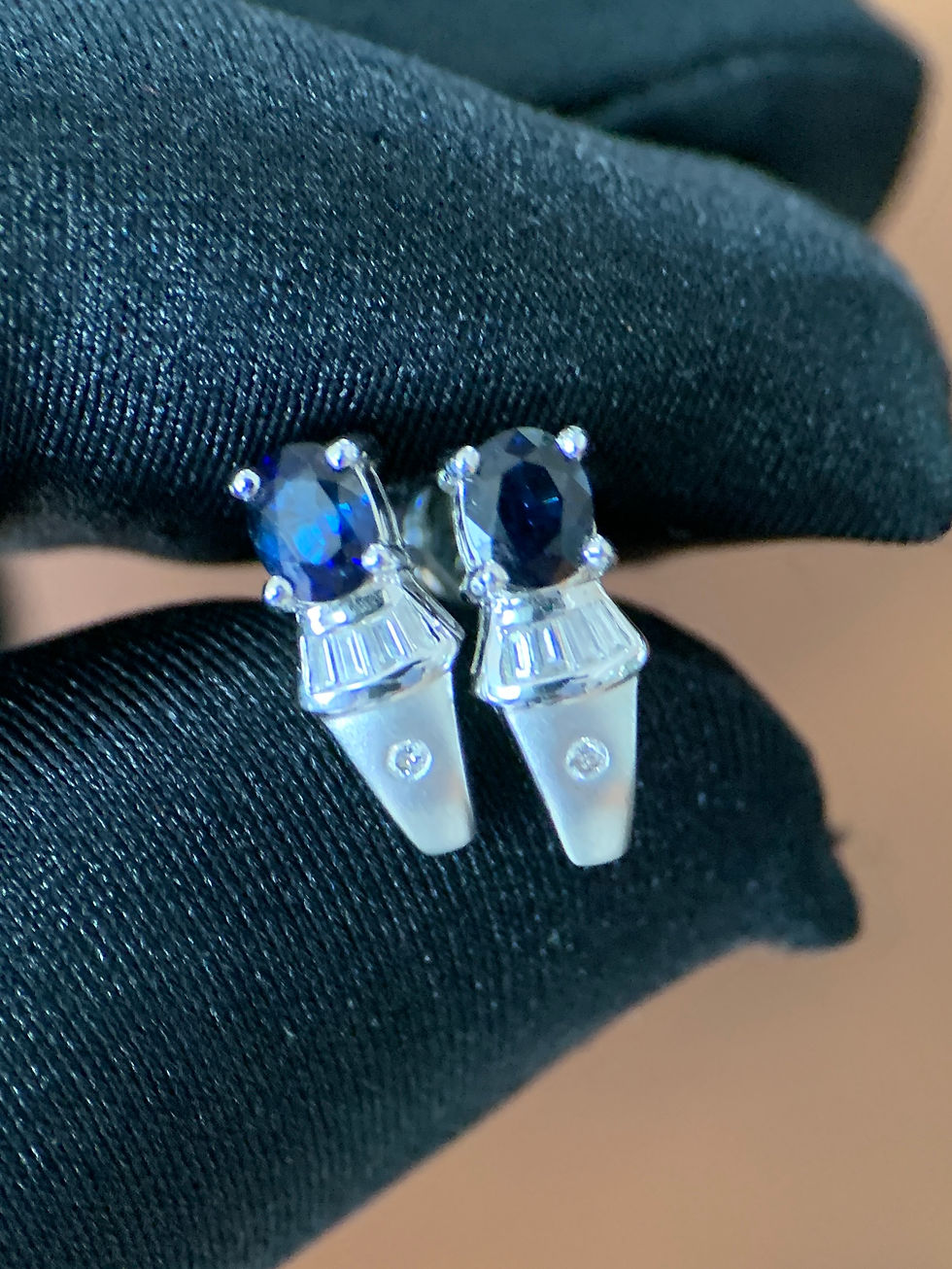 Thumbnail: 18K White Gold 1ct Blue Sapphire & Diamond  Earrings