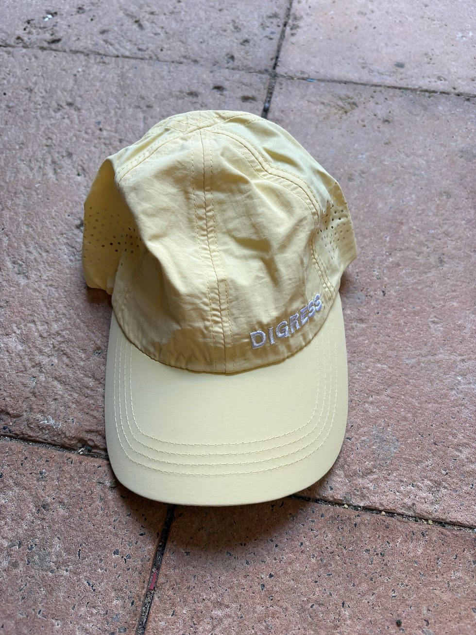 Thumbnail: Yellow Run Cap 