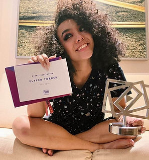 atriz-de-betty-a-feia-recebe-premio-2.jp