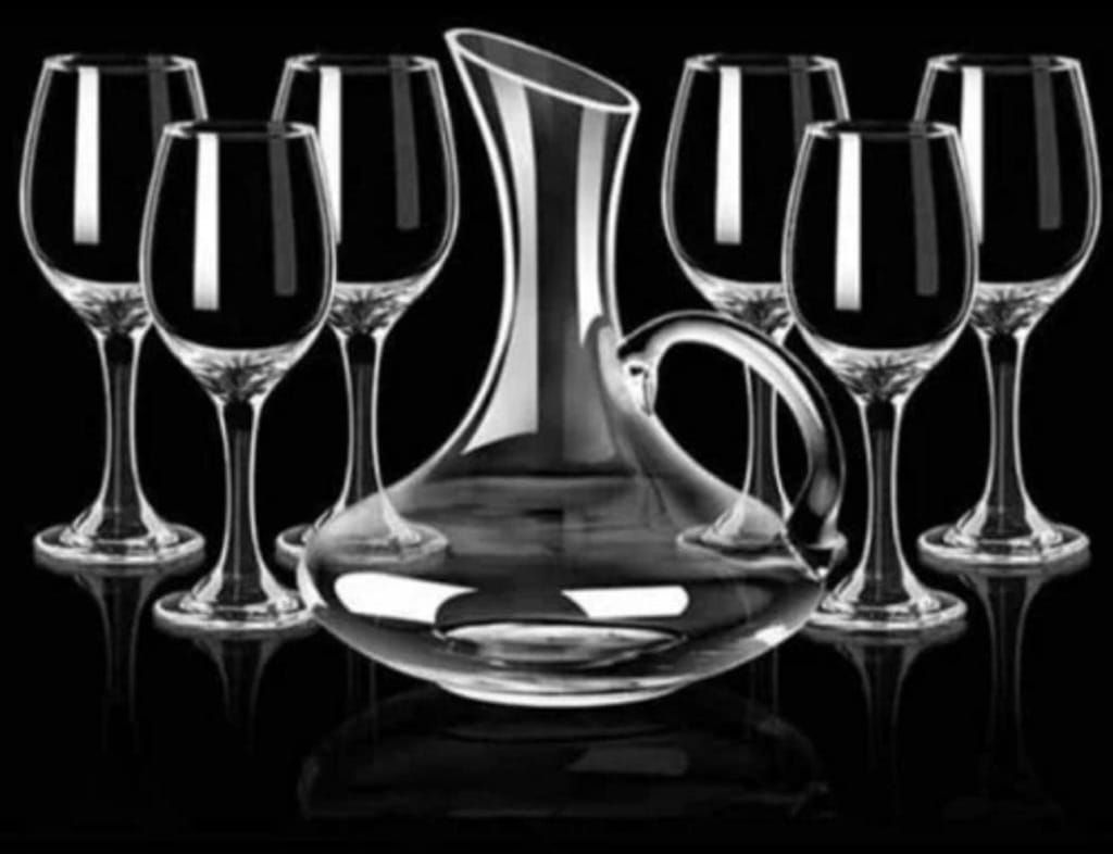 7 pieces wine jug and glasses