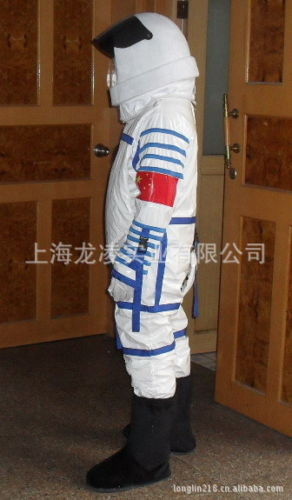 Миниатюра: Китайский костюмчик для полетов в космос