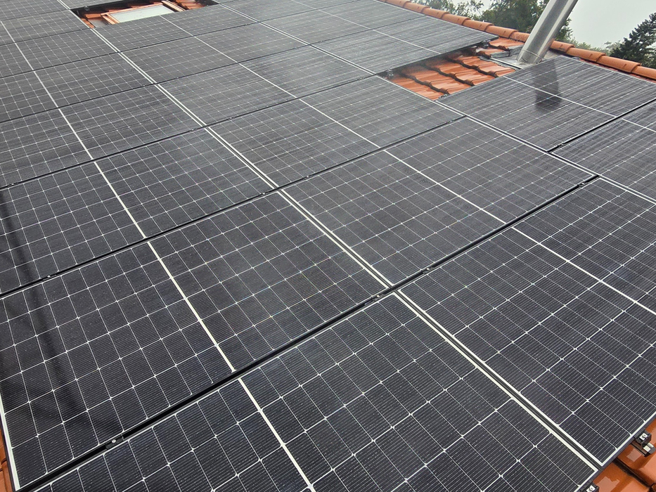 Centrale photovoltaïque à Cornol dans le canton du Jura par Diagonal Swiss