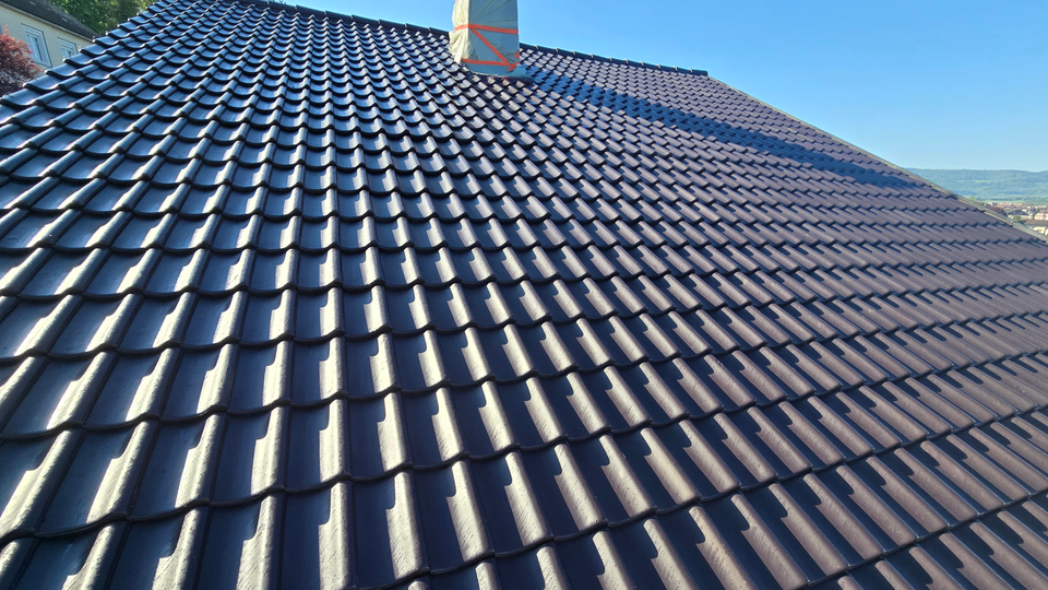 Toiture de 70 ans avec résine d'étanchéité par Diagonal Swiss à Porrentruy