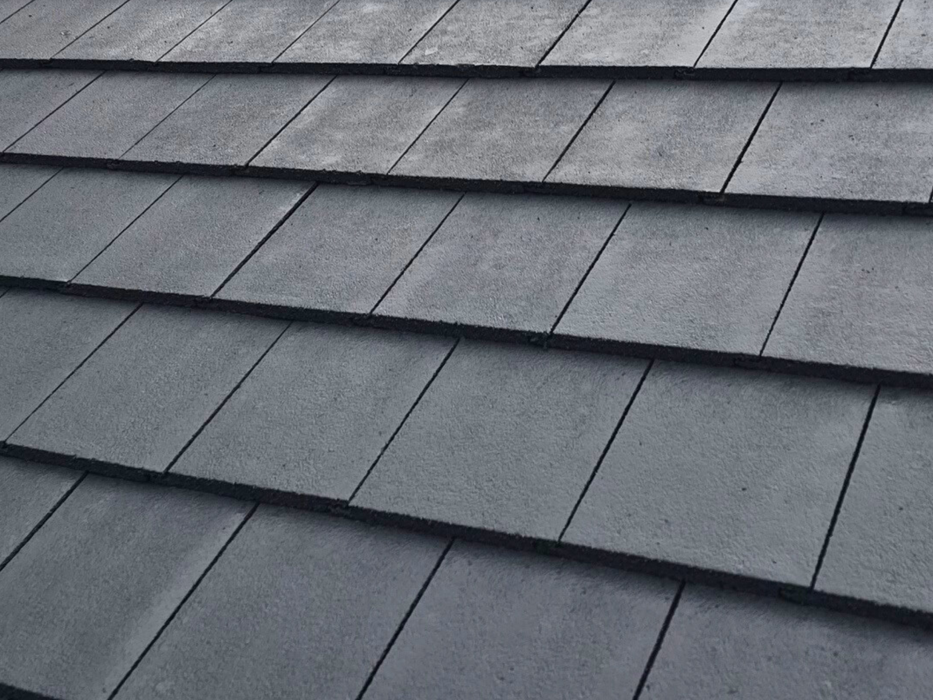 Toiture de 40 ans avec résine d'étanchéité par Diagonal Swiss à Porrentruy