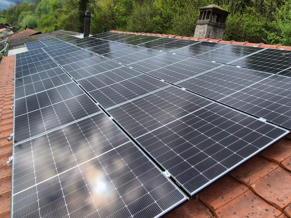 Centrale photovoltaïque à Pleujouse dans le canton du Jura par Diagonal Swiss