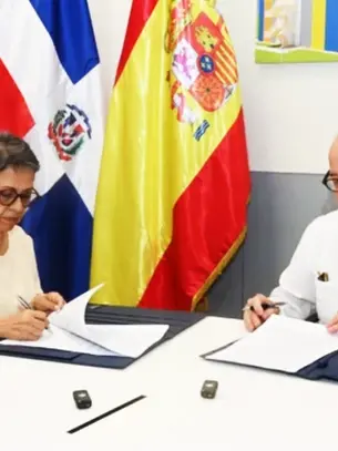 Voluntariado BanReservas y UNIROMANA firman acuerdo para otorgar becas a estudiantes sobresalientes