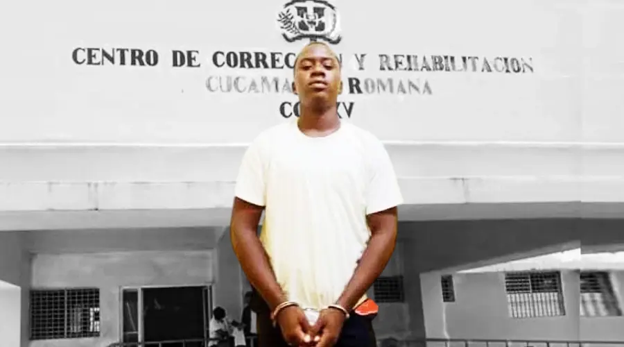 Apresan agente penitenciario en La Romana por intentar introducir drogas y celulares al CCR-15