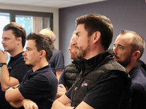Équipe Altior attentive lors de la visite d'entreprise et de la plénière chez le client Cromes Brech.