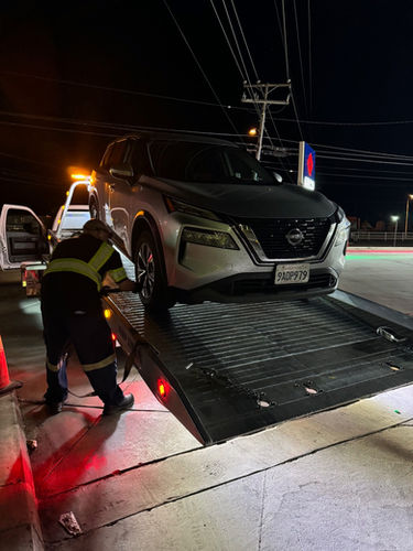 24/7 Towing & Roadside Assistance in I-5 Grapevine, Castaic, Santa Clarita, San Fernando, Palmdale, and Lancaster regions. From truck and car towing to flat tire repairs, fuel delivery, and recreational vehicle towing, our expert team is ready to assist you 24/7.