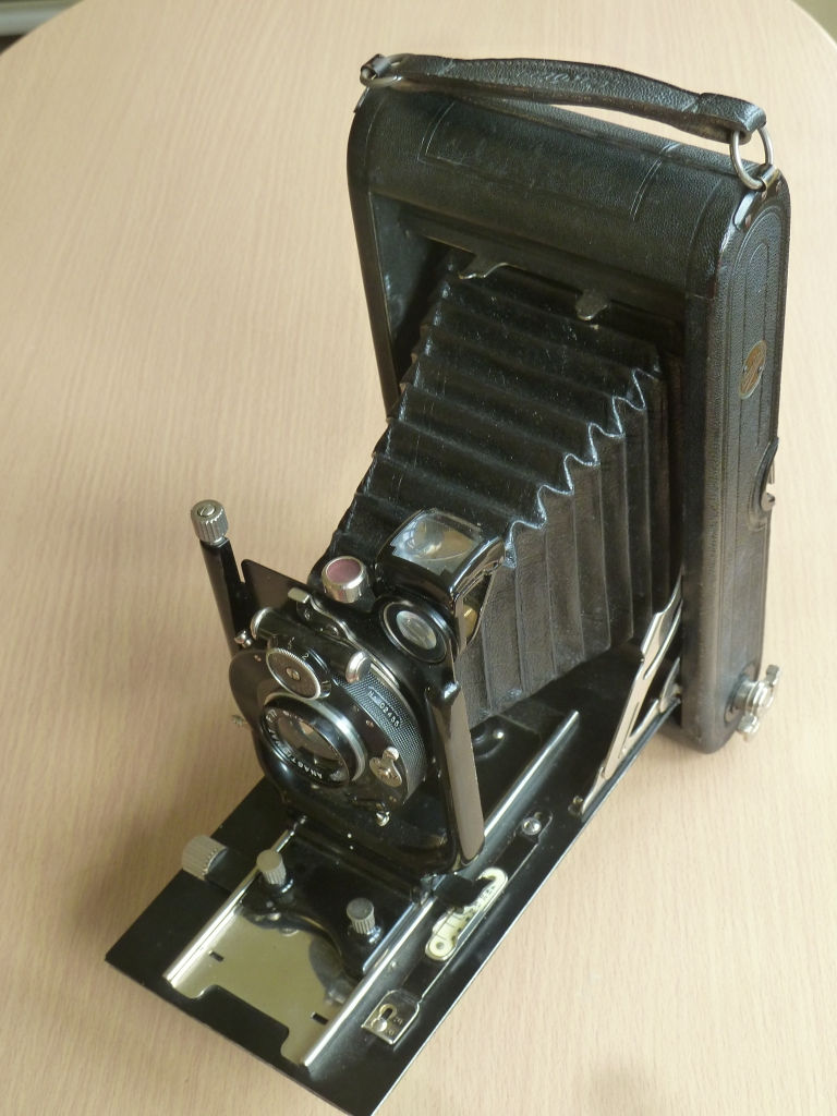 Butchers The Carbine a roll film camera with provision for sheet film or plates.