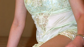 ウグイス色のスリップ