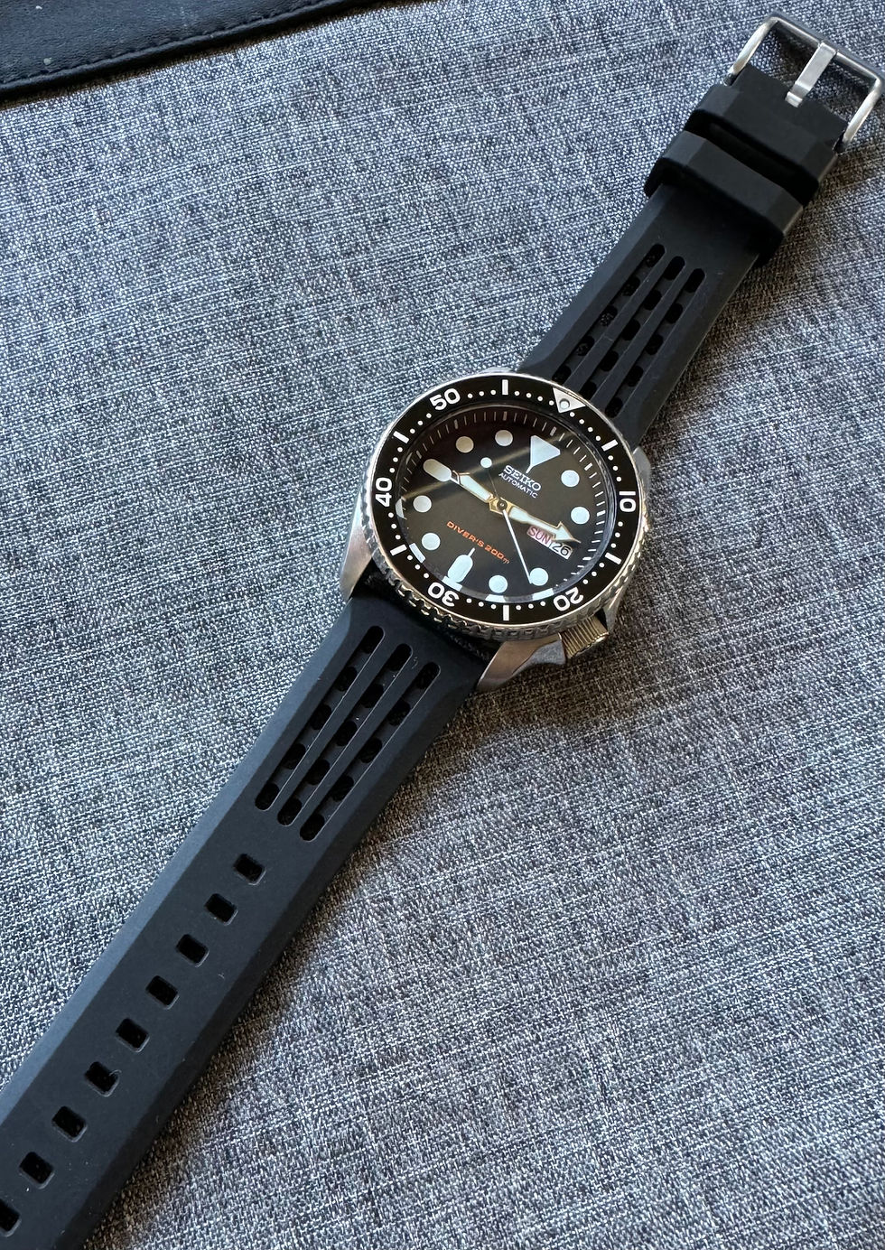 Thumbnail: Premium FKM Rubber Sports Watch Strap Matte Black Unique Grid Des