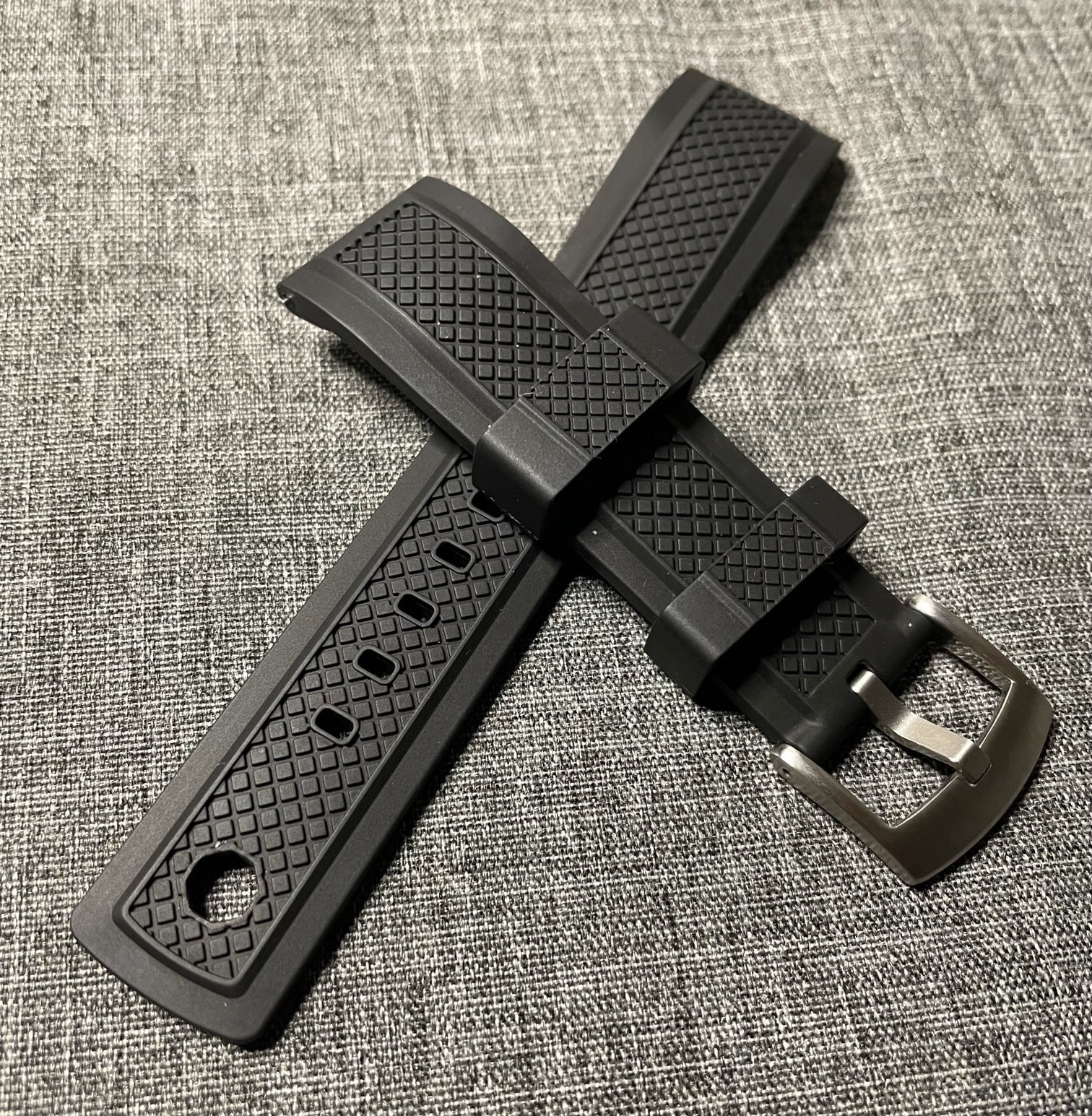 3rd Gen FKM Rubber Waffle Summit Strap / Black / Strap Lock System