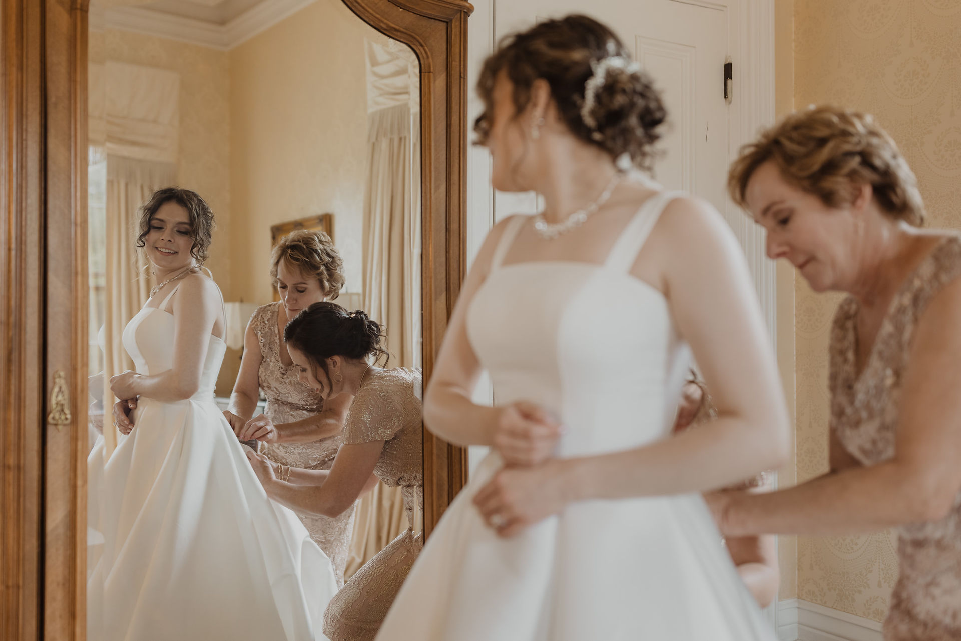 Commander's Mansion Wedding Photographer Getting Ready