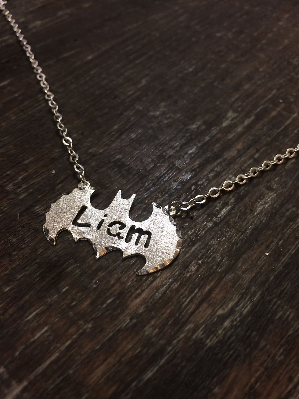 שרשרת באטמן, שרשרת עם שם, שרשרת שם באטמן, שרשרת שם, ים קולקשיין, yam-collection.co.il