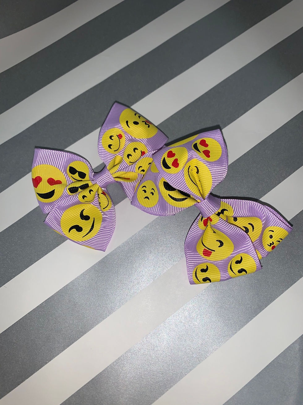 Thumbnail: Kid Emoji Bows