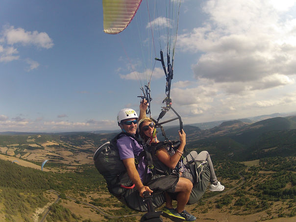 Offrez un bon cadeau pour un saut en parapente à Millau