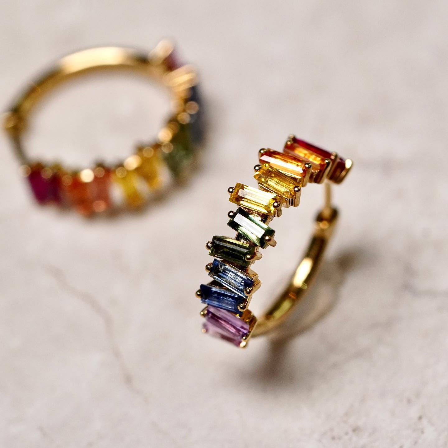 18K 彩虹藍寶石圈圈耳環