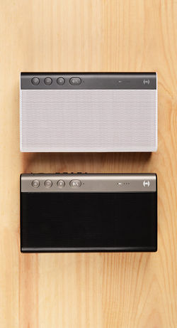 SOUNDBLASTER ROAR 2 WHITE AND BLACK