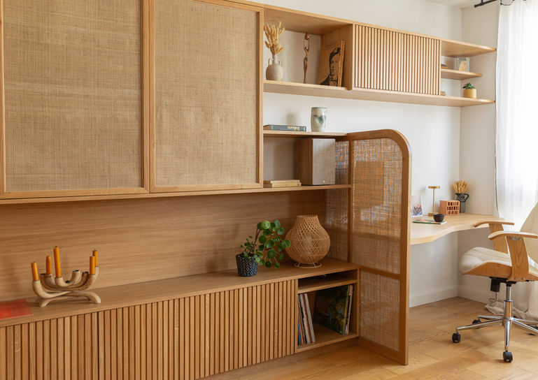 Conception meuble séjour sur mesure, Régine Louiset, multimedia, hifi, multifonction, bureau intégré, dissimulant la télé, mobilier en bois sur-mesure