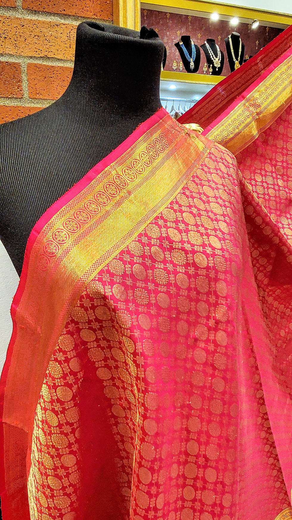 Thumbnail: Beautiful dark pink Kanjivaram silk saree