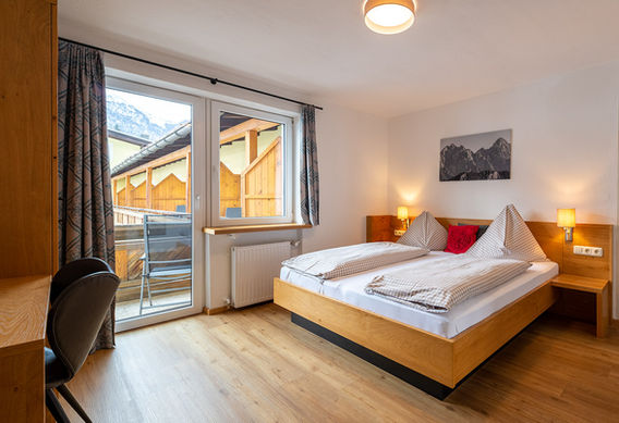 Comfortzimmer mit Balkon und Doppelbett