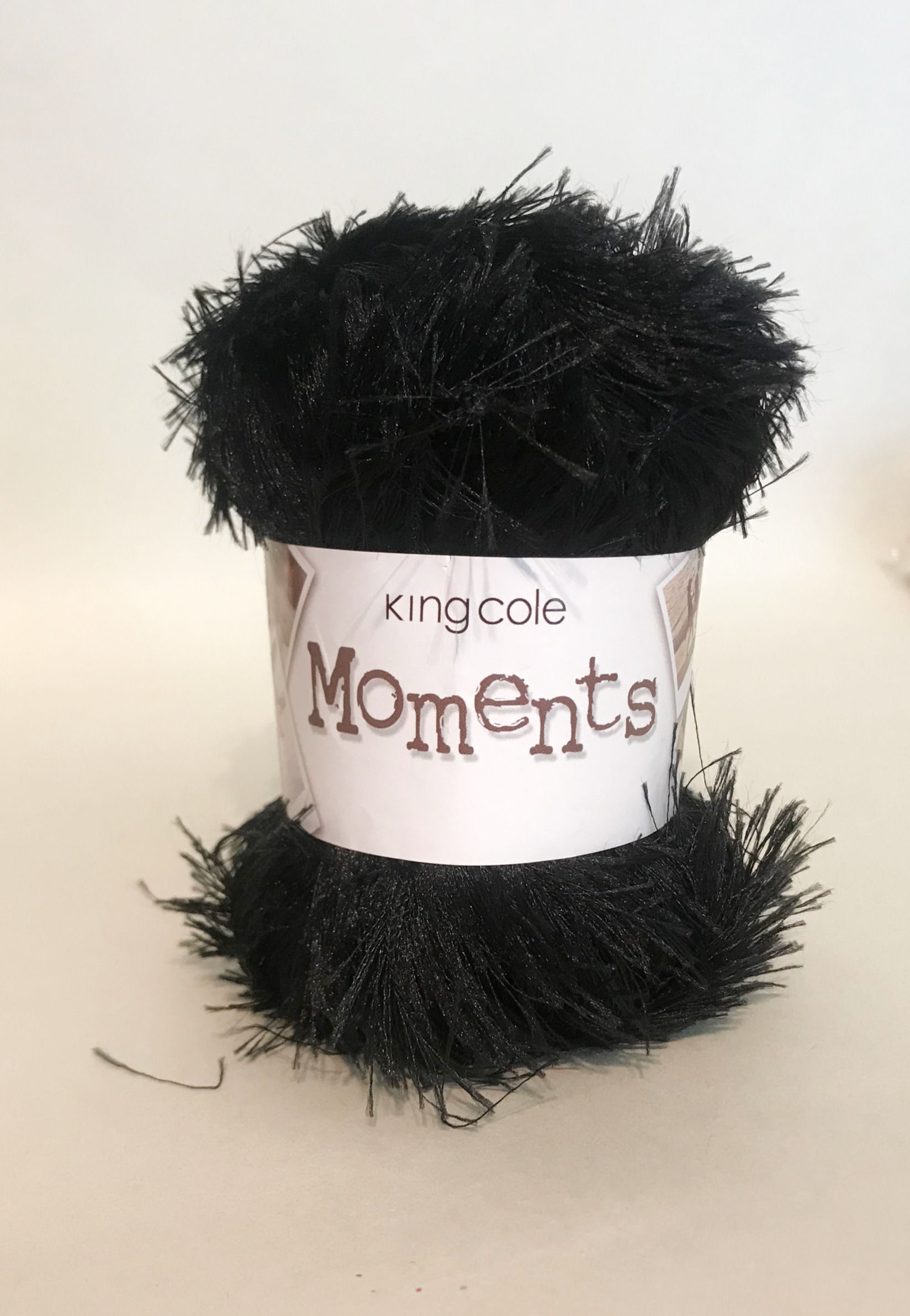 King Cole Moments; 100% Polyester; aprox.90m; Black