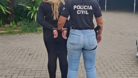 Mulher é presa após polícia encontrar cocaína em urina da filha de 3 anos no RS