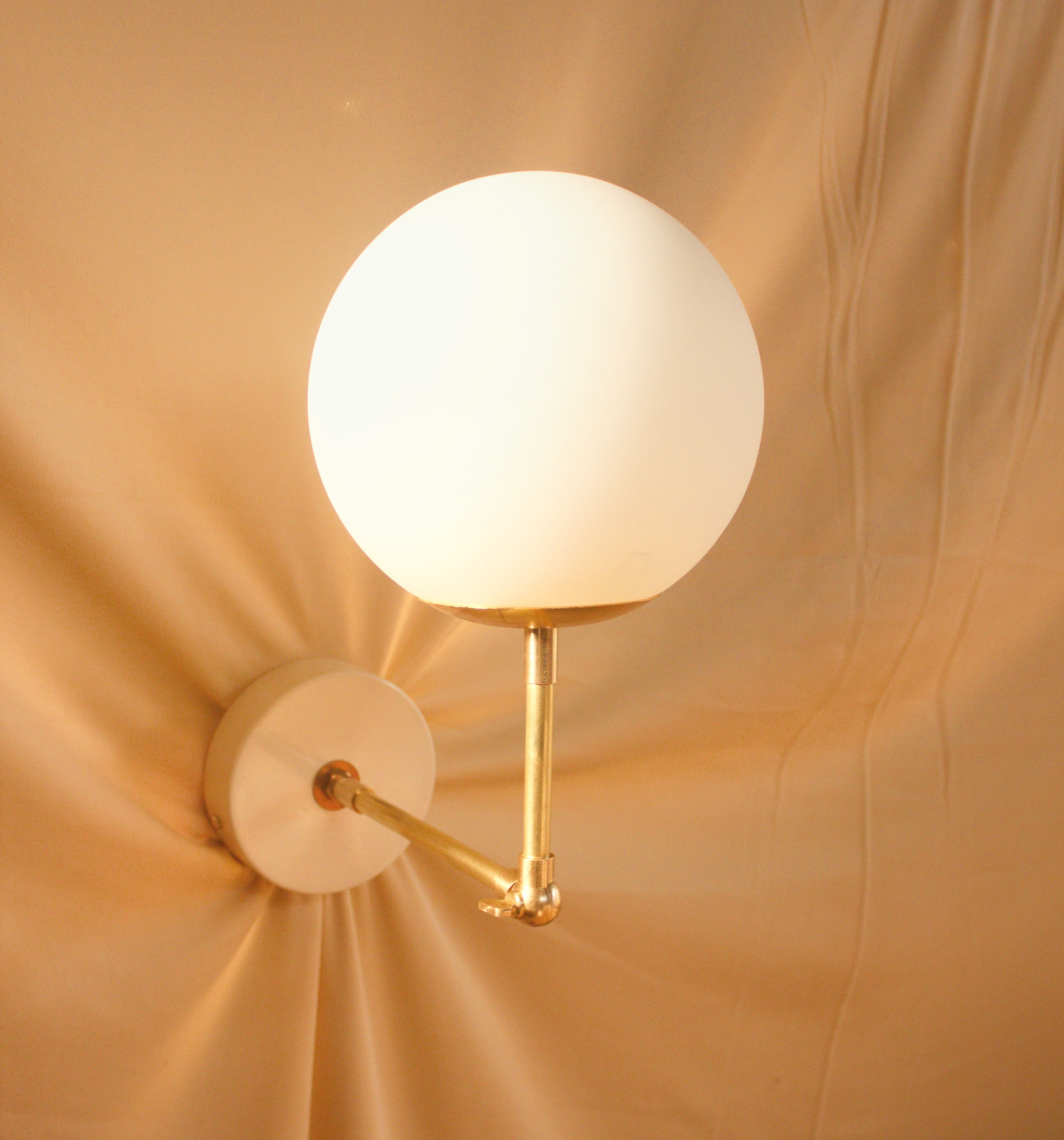 Upfacing Verglass Wall Sconce